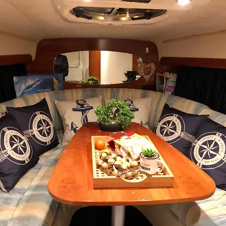 Bea Boat Charter 船屋