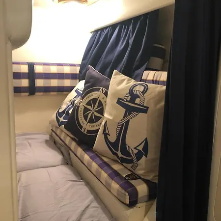 Botel Bea Boat Charter