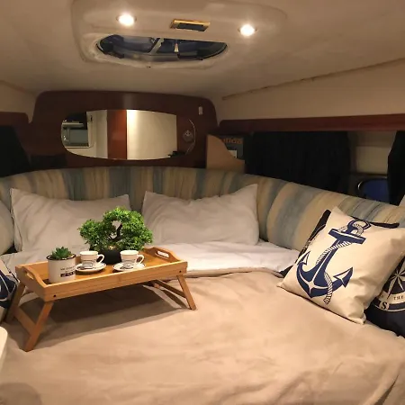 Bea Boat Charter Botel Menton